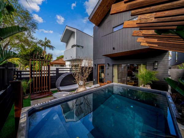 Luxury 3-Level Vacation Home Great Amenities