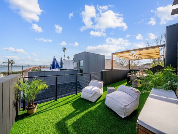 Luxury 3-Level Vacation Home Great Amenities
