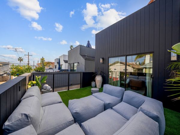 Luxury 3-Level Vacation Home Great Amenities