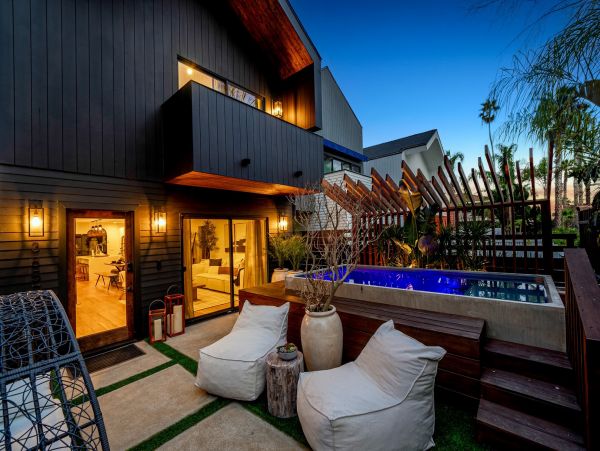 Luxury 3-Level Vacation Home Great Amenities