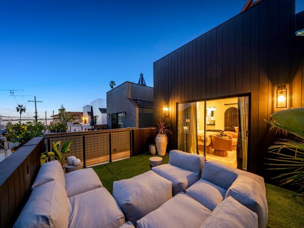 Luxury 3-Level Vacation Home Great Amenities