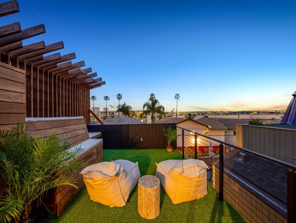 Luxury 3-Level Vacation Home Great Amenities