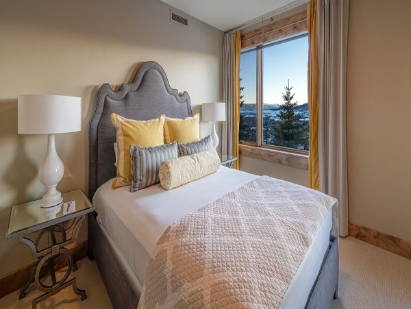 Ski in Ski out Luxury Vacation Rental with 5 Bedrooms
