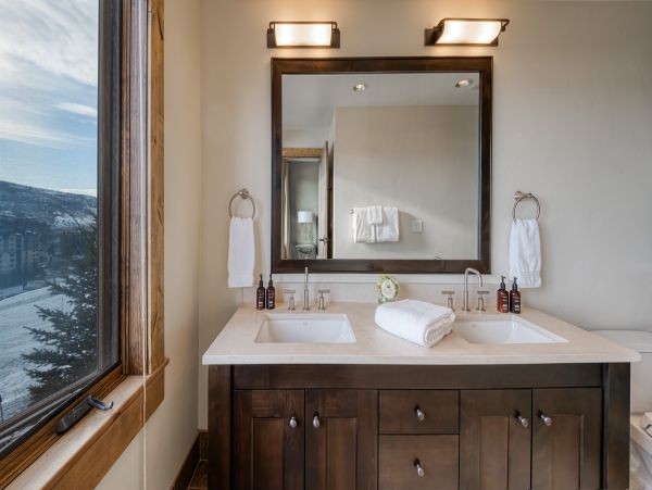Ski in Ski out Luxury Vacation Rental with 5 Bedrooms