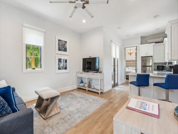 Luxurious Sarasota Rental: Waterfront, Pool, Sleeps 10