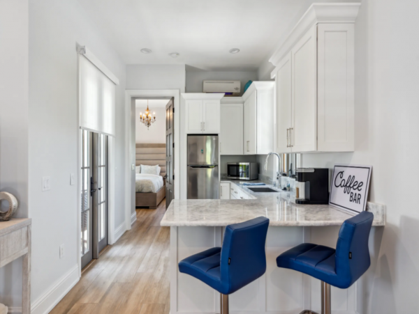 Luxurious Sarasota Rental: Waterfront, Pool, Sleeps 10