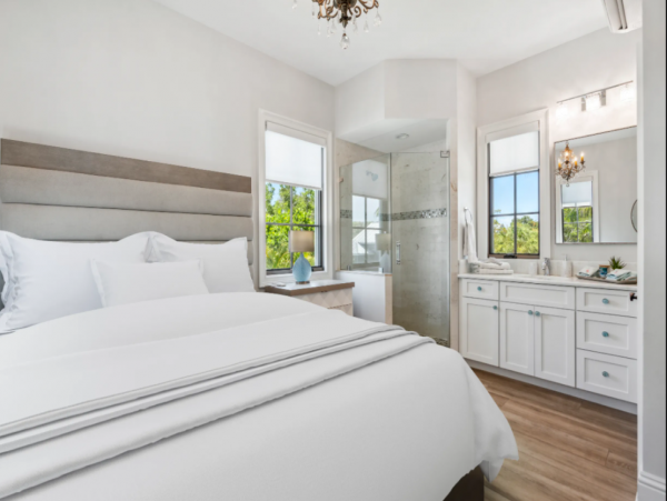 Luxurious Sarasota Rental: Waterfront, Pool, Sleeps 10