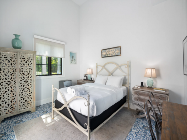 Luxurious Sarasota Rental: Waterfront, Pool, Sleeps 10