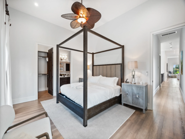 Luxurious Sarasota Rental: Waterfront, Pool, Sleeps 10