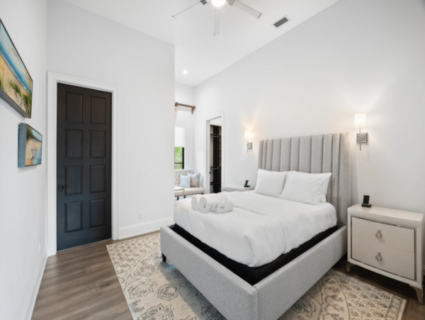 Luxurious Sarasota Rental: Waterfront, Pool, Sleeps 10