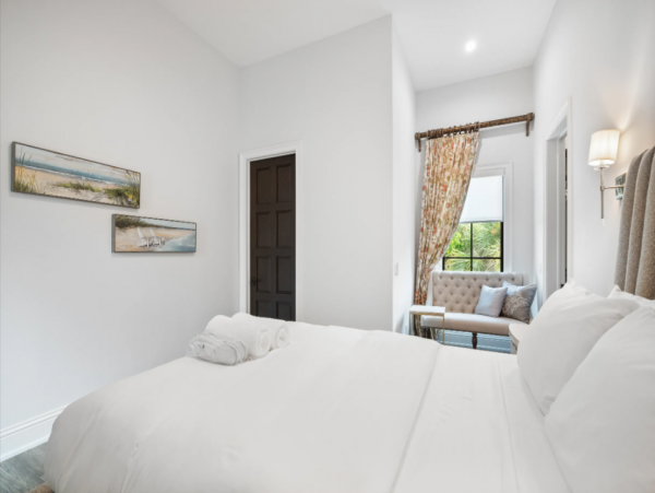 Luxurious Sarasota Rental: Waterfront, Pool, Sleeps 10