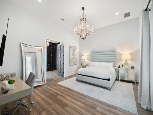 Luxurious Sarasota Rental: Waterfront, Pool, Sleeps 10