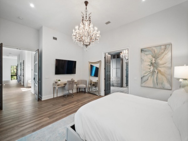 Luxurious Sarasota Rental: Waterfront, Pool, Sleeps 10