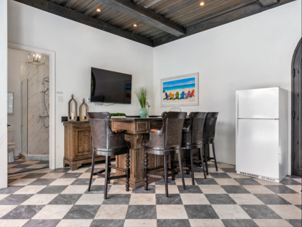 Luxurious Sarasota Rental: Waterfront, Pool, Sleeps 10