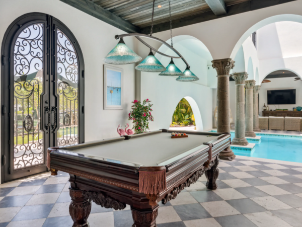 Luxurious Sarasota Rental: Waterfront, Pool, Sleeps 10
