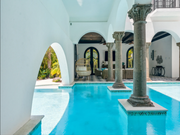 Luxurious Sarasota Rental: Waterfront, Pool, Sleeps 10