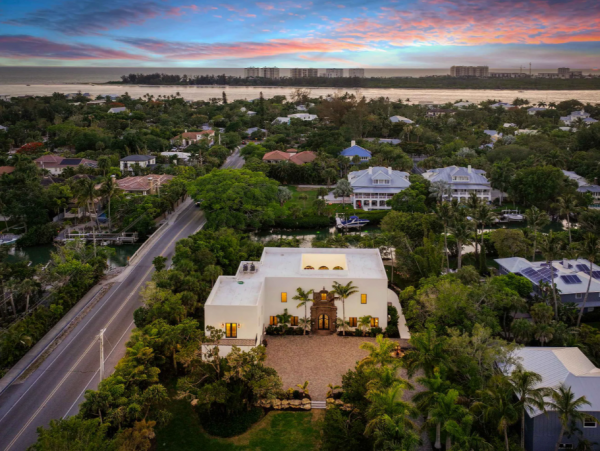 Luxurious Sarasota Rental: Waterfront, Pool, Sleeps 10
