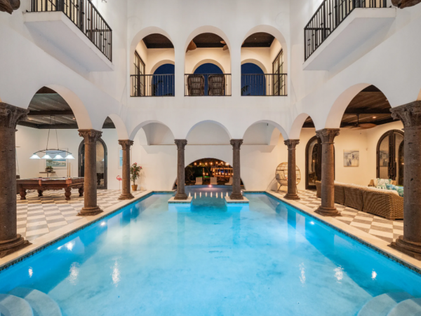 Luxurious Sarasota Rental: Waterfront, Pool, Sleeps 10