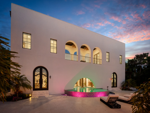 Luxurious Sarasota Rental: Waterfront, Pool, Sleeps 10