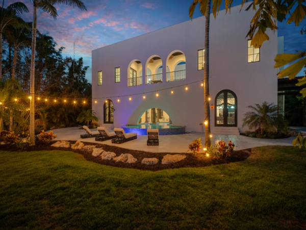 Luxurious Sarasota Rental: Waterfront, Pool, Sleeps 10