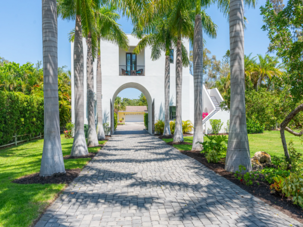 Luxurious Sarasota Rental: Waterfront, Pool, Sleeps 10