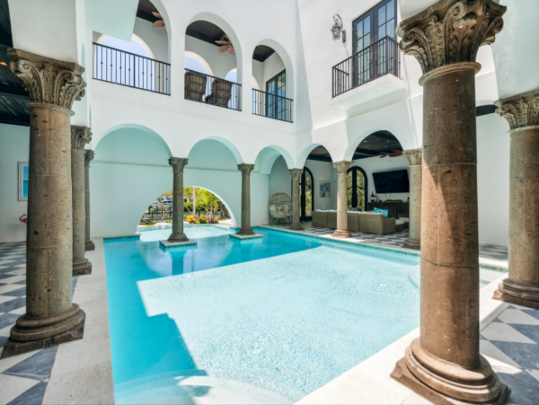 Luxurious Sarasota Rental: Waterfront, Pool, Sleeps 10
