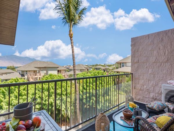 Lovely Maui Vacation Condo with Partial Ocean Views