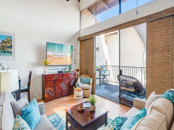 Lovely Maui Vacation Condo with Partial Ocean Views