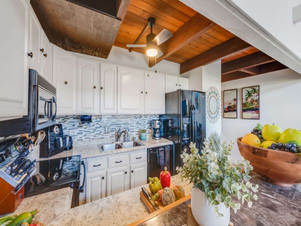 Lovely Maui Vacation Condo with Partial Ocean Views