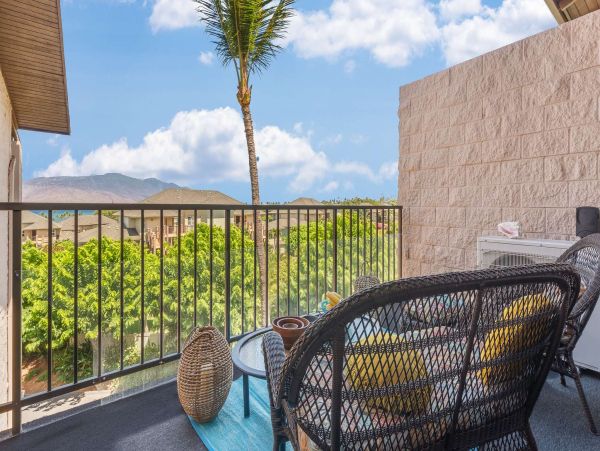 Lovely Maui Vacation Condo with Partial Ocean Views
