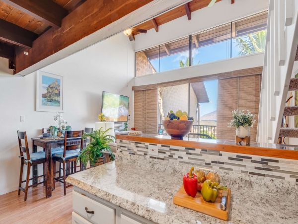 Lovely Maui Vacation Condo with Partial Ocean Views
