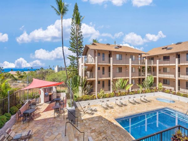 Lovely Maui Vacation Condo with Partial Ocean Views