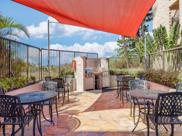 Lovely Maui Vacation Condo with Partial Ocean Views