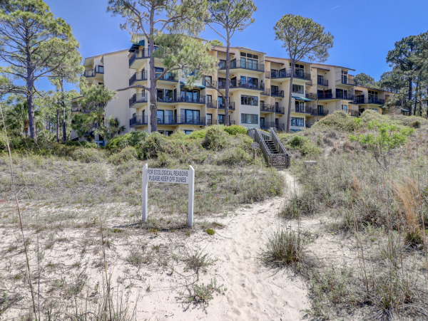 Luxurious Ocean-View Villa with Great Amenities in Hilton Head