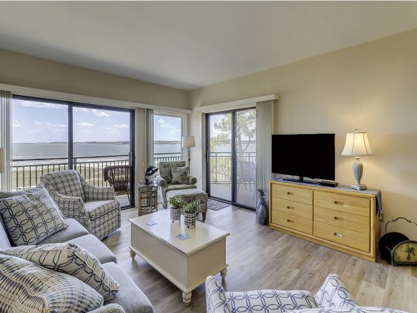Luxurious Ocean-View Villa with Great Amenities in Hilton Head
