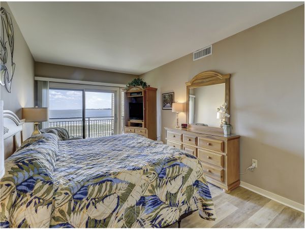 Luxurious Ocean-View Villa with Great Amenities in Hilton Head