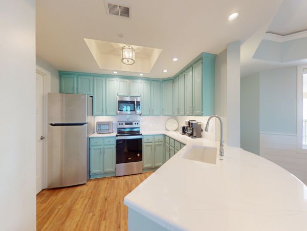 Beautiful and Cozy 5th Floor Beachfront Condo in Hilton Head