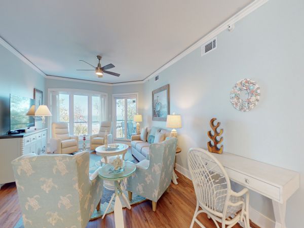 Beautiful and Cozy 5th Floor Beachfront Condo in Hilton Head