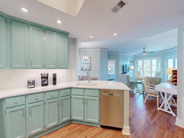 Beautiful and Cozy 5th Floor Beachfront Condo in Hilton Head