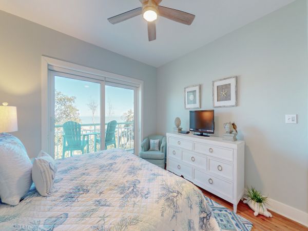 Beautiful and Cozy 5th Floor Beachfront Condo in Hilton Head