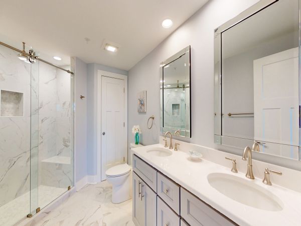 Beautiful and Cozy 5th Floor Beachfront Condo in Hilton Head