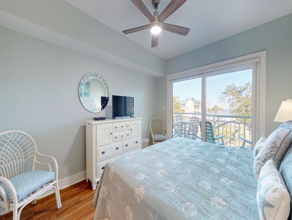 Beautiful and Cozy 5th Floor Beachfront Condo in Hilton Head