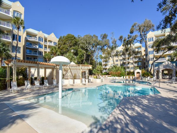 Beautiful and Cozy 5th Floor Beachfront Condo in Hilton Head