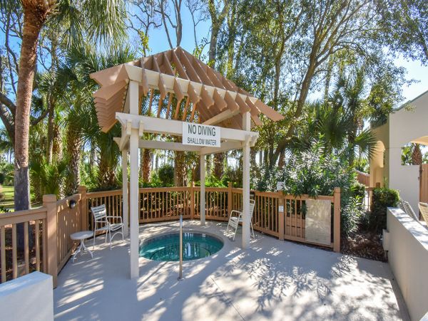 Beautiful and Cozy 5th Floor Beachfront Condo in Hilton Head