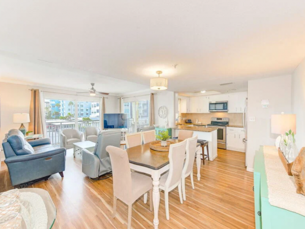 Spacious 3 Bedroom Vacation Condo with Gulf Views