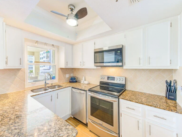 Spacious 3 Bedroom Vacation Condo with Gulf Views