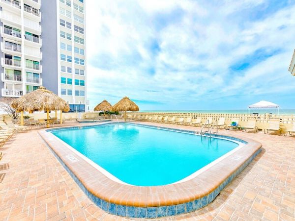 Cozy Vacation Condo with Ocean Views in Redington Shores