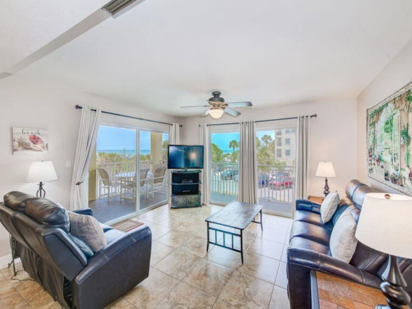 Cozy Vacation Condo with Ocean Views in Redington Shores
