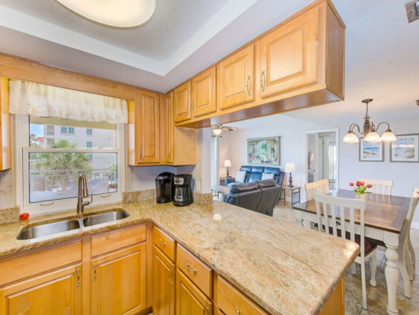 Cozy Vacation Condo with Ocean Views in Redington Shores