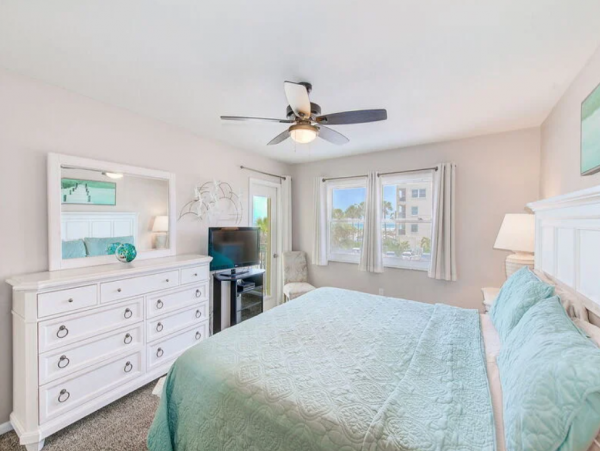 Cozy Vacation Condo with Ocean Views in Redington Shores